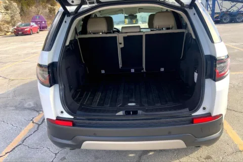 More photos of 2020 Land Rover Discovery Sport SE at Cable Dahmer Cadillac of Kansas City, MO