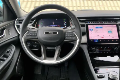 More photos of 2023 Jeep Grand Cherokee 4xe 4DR 4WD at Cable Dahmer Cadillac of Kansas City, MO