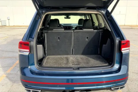 More photos of 2023 Volkswagen Atlas 3.6L V6 SEL Premium R-Line at Cable Dahmer Cadillac of Kansas City, MO