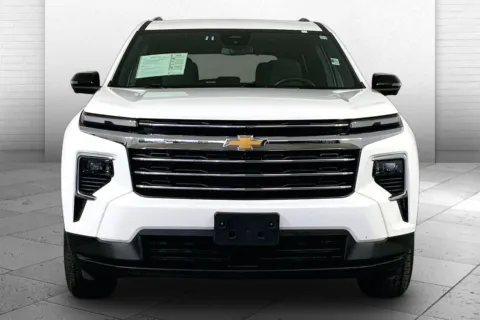 Photos of 2024 Chevrolet Traverse LT for sale in Kansas City, MO at Cable Dahmer Cadillac of Kansas City