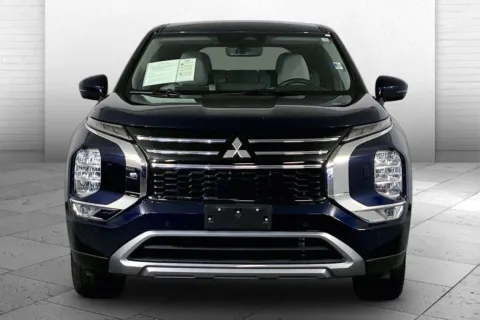 Photos of 2025 Mitsubishi Outlander SE for sale in Kansas City, MO at Cable Dahmer Cadillac of Kansas City