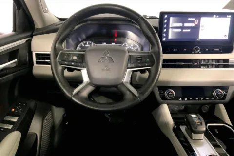 More photos of 2025 Mitsubishi Outlander SE at Cable Dahmer Cadillac of Kansas City, MO