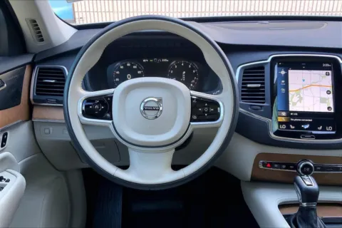 More photos of 2021 Volvo XC90 Momentum at Cable Dahmer Cadillac of Kansas City, MO