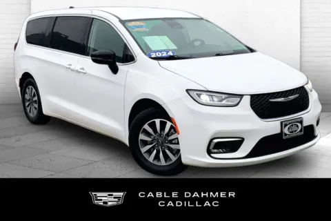 White 2024 Chrysler Pacifica Hybrid Select for sale in Kansas City, MO