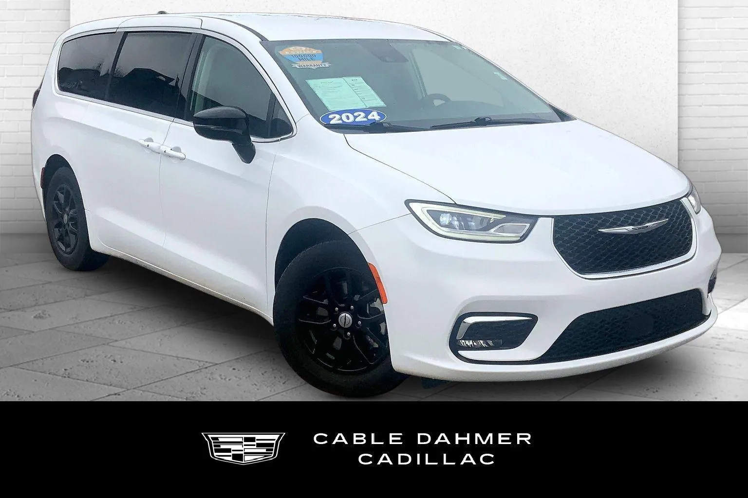 White 2024 Chrysler Pacifica Touring L for sale in Kansas City, MO