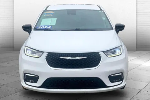 Photos of 2024 Chrysler Pacifica Touring L for sale in Kansas City, MO at Cable Dahmer Cadillac of Kansas City