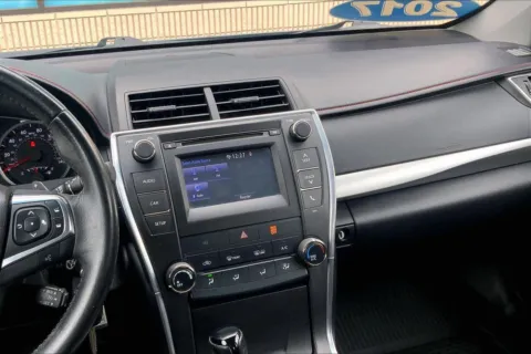 More photos of 2017 Toyota Camry XLE at Cable Dahmer Cadillac of Kansas City, MO