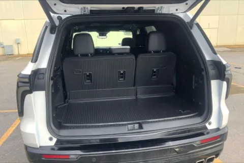 More photos of 2025 Chevrolet Traverse High Country at Cable Dahmer Cadillac of Kansas City, MO