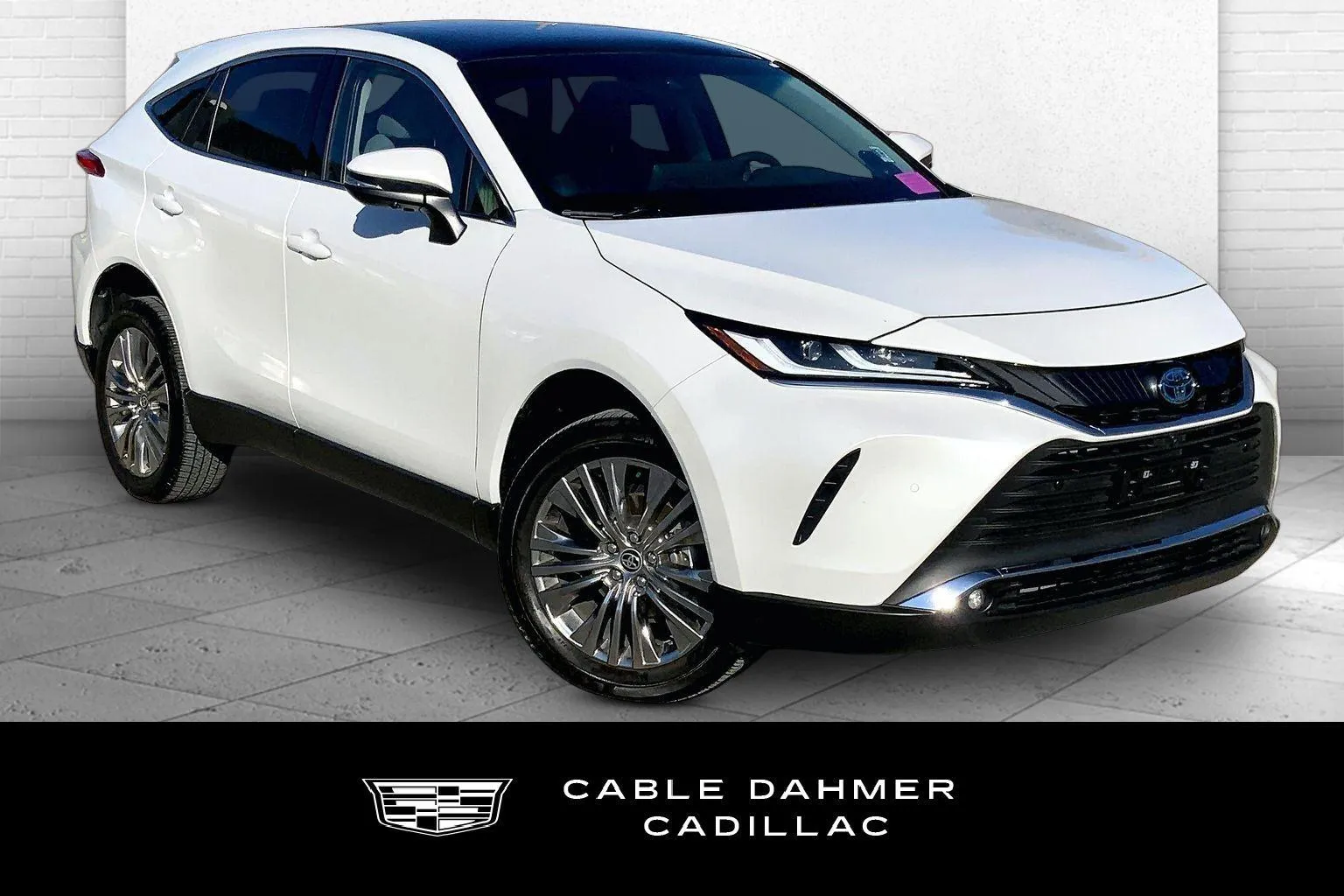 White 2023 Toyota Venza LE for sale in Kansas City, MO