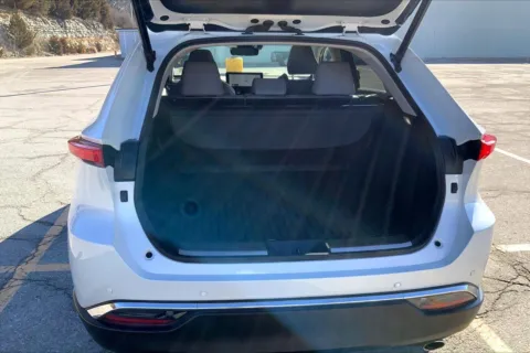 More photos of 2023 Toyota Venza LE at Cable Dahmer Cadillac of Kansas City, MO