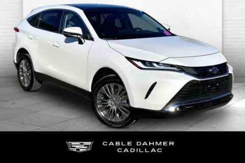 White 2023 Toyota Venza LE for sale in Kansas City, MO