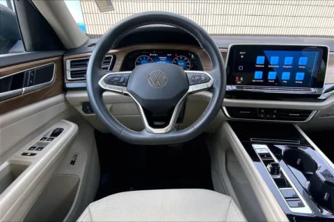 More photos of 2024 Volkswagen Atlas 2.0T SE w/Technology at Cable Dahmer Cadillac of Kansas City, MO