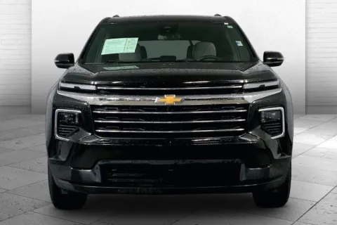 Photos of 2025 Chevrolet Traverse LT for sale in Kansas City, MO at Cable Dahmer Cadillac of Kansas City