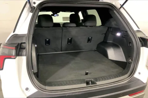 More photos of 2025 Chevrolet Equinox LT at Cable Dahmer Cadillac of Kansas City, MO