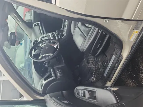 More photos of 2016 GMC Acadia SLT at Cable Dahmer Cadillac of Kansas City, MO