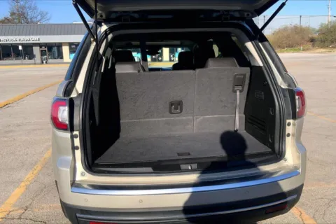 More photos of 2016 GMC Acadia SLT at Cable Dahmer Cadillac of Kansas City, MO