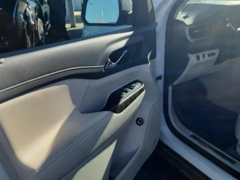 Another view of 2023 GMC Acadia Denali for sale in Kansas City, MO at Cable Dahmer Cadillac of Kansas City