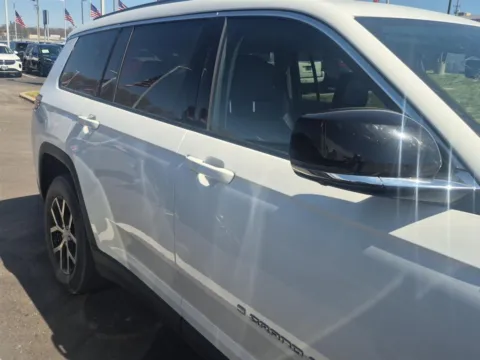 More photos of 2023 Jeep Grand Cherokee L Limited at Cable Dahmer Cadillac of Kansas City, MO