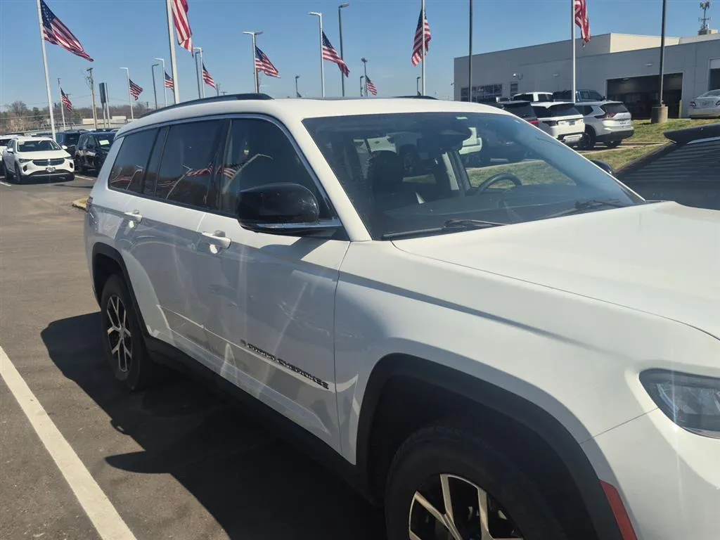 White 2023 Jeep Grand Cherokee L Limited for sale in Kansas City, MO