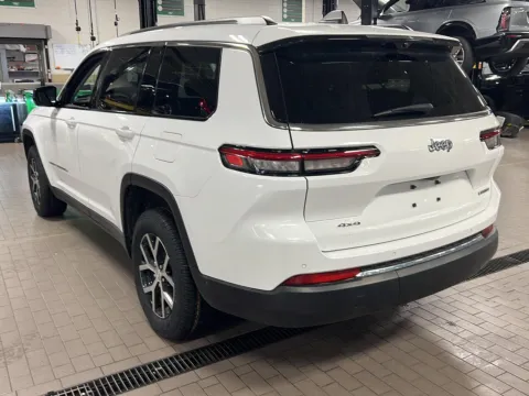 More photos of 2023 Jeep Grand Cherokee L Limited at Cable Dahmer Cadillac of Kansas City, MO