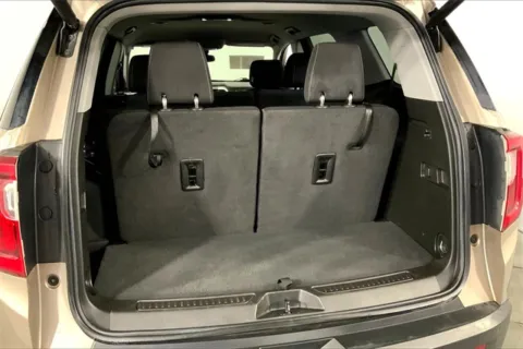 More photos of 2023 GMC Acadia SLE at Cable Dahmer Cadillac of Kansas City, MO