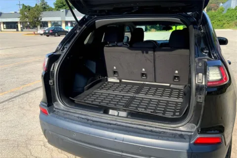 More photos of 2020 Jeep Cherokee Latitude at Cable Dahmer Cadillac of Kansas City, MO