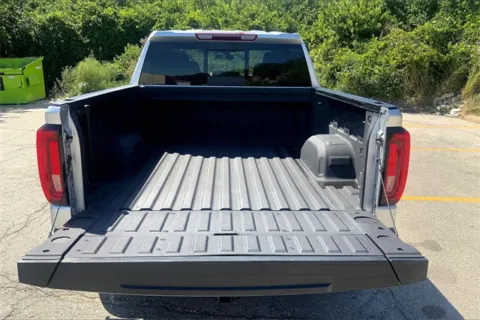 More photos of 2020 GMC Sierra 1500 SLT at Cable Dahmer Cadillac of Kansas City, MO