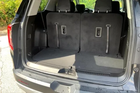 More photos of 2021 GMC Acadia SLT at Cable Dahmer Cadillac of Kansas City, MO