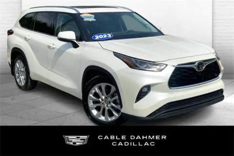 White 2021 Toyota Highlander Limited for sale in Kansas City, MO