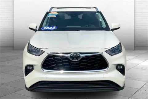 Photos of 2021 Toyota Highlander Limited for sale in Kansas City, MO at Cable Dahmer Cadillac of Kansas City