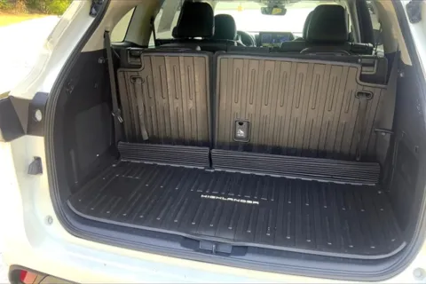 More photos of 2021 Toyota Highlander Limited at Cable Dahmer Cadillac of Kansas City, MO