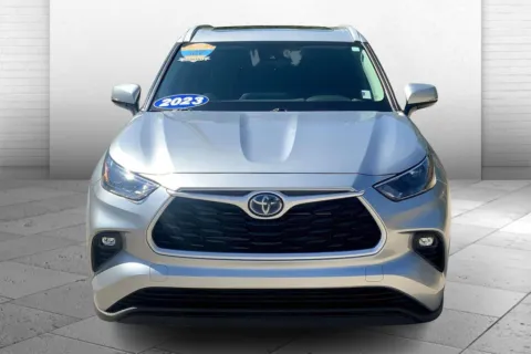 Photos of 2023 Toyota Highlander Hybrid XLE for sale in Kansas City, MO at Cable Dahmer Cadillac of Kansas City