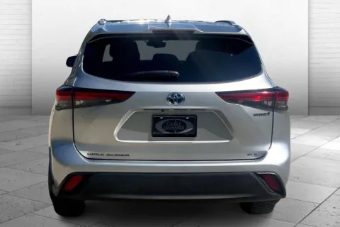 Another view of 2023 Toyota Highlander Hybrid XLE for sale in Kansas City, MO at Cable Dahmer Cadillac of Kansas City
