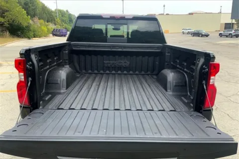 More photos of 2023 Chevrolet Silverado 1500 High Country at Cable Dahmer Cadillac of Kansas City, MO