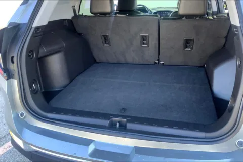 More photos of 2024 GMC Terrain SLT at Cable Dahmer Cadillac of Kansas City, MO