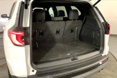 More photos of 2025 GMC Acadia Elevation at Cable Dahmer Cadillac of Kansas City, MO