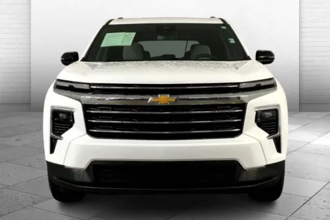 Photos of 2025 Chevrolet Traverse LT for sale in Kansas City, MO at Cable Dahmer Cadillac of Kansas City