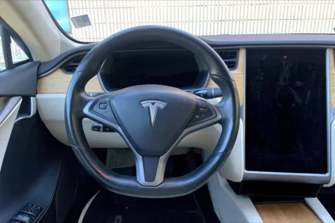 More photos of 2019 Tesla Model S 75D at Cable Dahmer Cadillac of Kansas City, MO