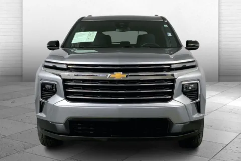 Photos of 2025 Chevrolet Traverse FWD LT for sale in Kansas City, MO at Cable Dahmer Chrysler Dodge Jeep Ram of Kansas City