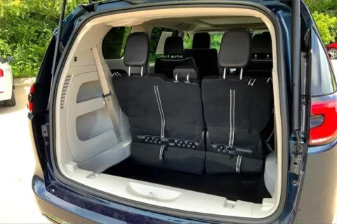 More photos of 2023 Chrysler Pacifica Limited AWD at Cable Dahmer Chrysler Dodge Jeep Ram of Kansas City, MO