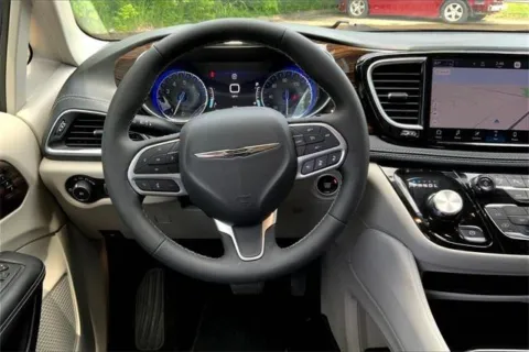 More photos of 2023 Chrysler Pacifica Limited AWD at Cable Dahmer Chrysler Dodge Jeep Ram of Kansas City, MO
