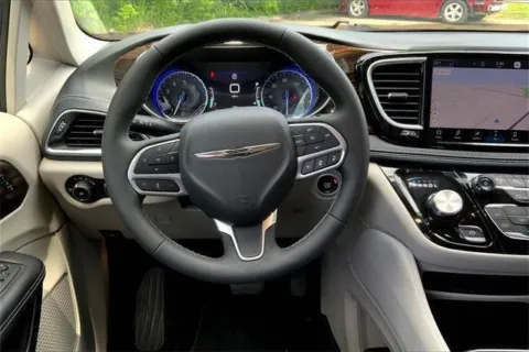 More photos of 2023 Chrysler Pacifica Limited AWD at Cable Dahmer Chrysler Dodge Jeep Ram of Kansas City, MO