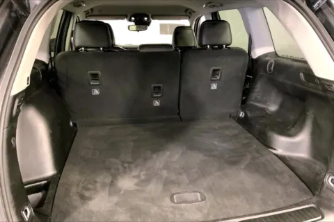 More photos of 2022 Jeep Grand Cherokee Limited 4x4 at Cable Dahmer Chrysler Dodge Jeep Ram of Kansas City, MO