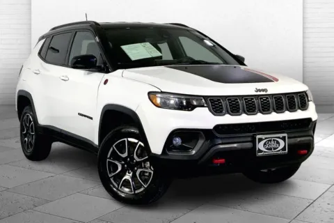 White 2024 Jeep Compass Trailhawk 4x4 for sale in Kansas City, MO