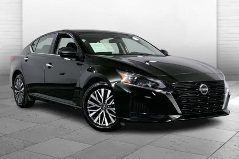 Black 2024 Nissan Altima SV FWD for sale in Kansas City, MO