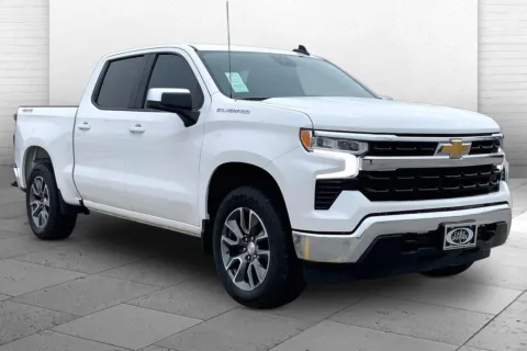 White 2024 Chevrolet Silverado 1500 4WD Crew Cab Short Bed LT for sale in Kansas City, MO