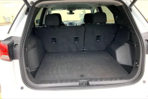 More photos of 2023 Chevrolet Equinox FWD LT at Cable Dahmer Chrysler Dodge Jeep Ram of Kansas City, MO