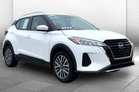 White 2024 Nissan Kicks SV Xtronic CVT for sale in Kansas City, MO