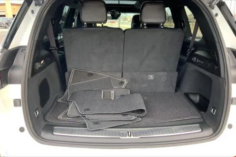 More photos of 2025 Jeep Grand Cherokee L Summit 4x4 at Cable Dahmer Chrysler Dodge Jeep Ram of Kansas City, MO