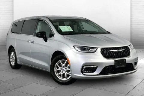 Silver 2024 Chrysler Pacifica Touring L for sale in Kansas City, MO